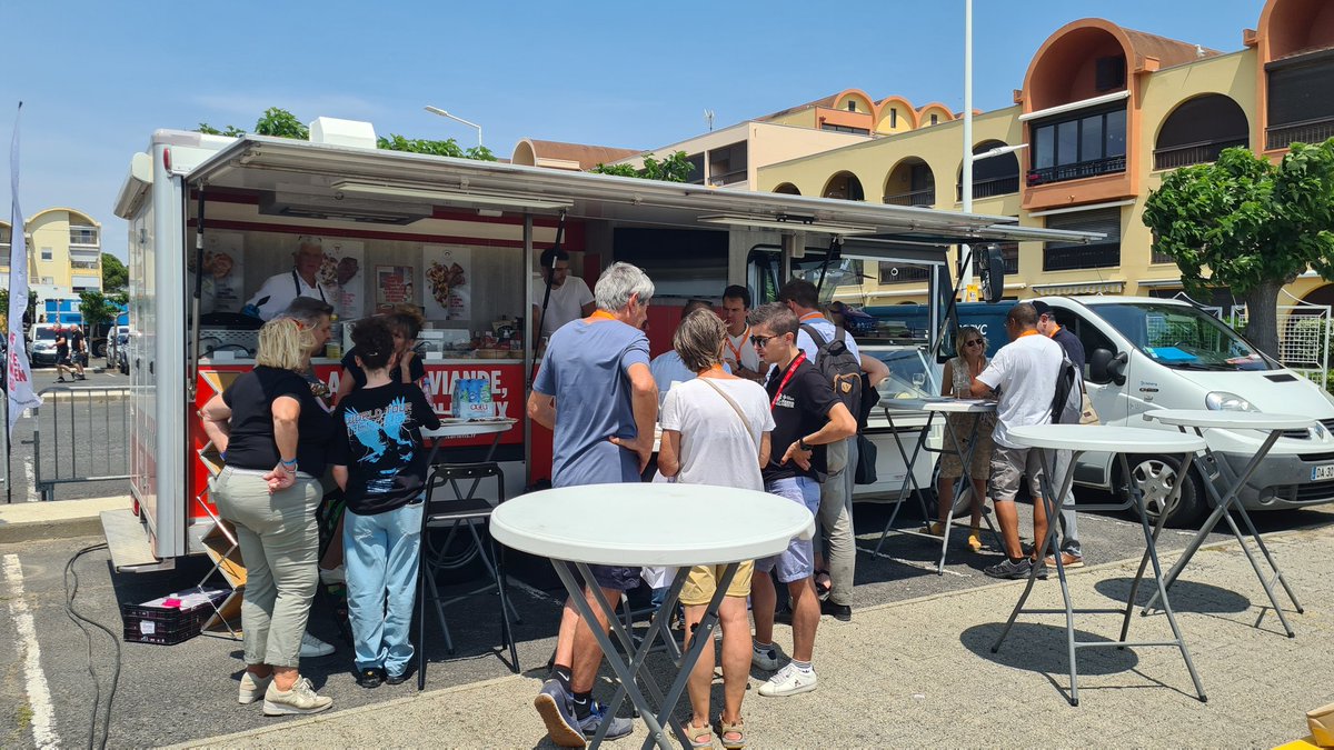 Interbev_Oc's tweet photo. 1ère journée sur la Route d'Occitanie à Gruissan(11) ! Animation de l'espace VIP et partenaires sur le village d'arrivée du Tour. De nombreux et riches échanges ! A demain au Village d'arrivée à Graulhet(81). #naturellementflexitariens #aimezlaviandemangezenmieux @RouteOccitanie https://t.co/oNC6uwA0TW