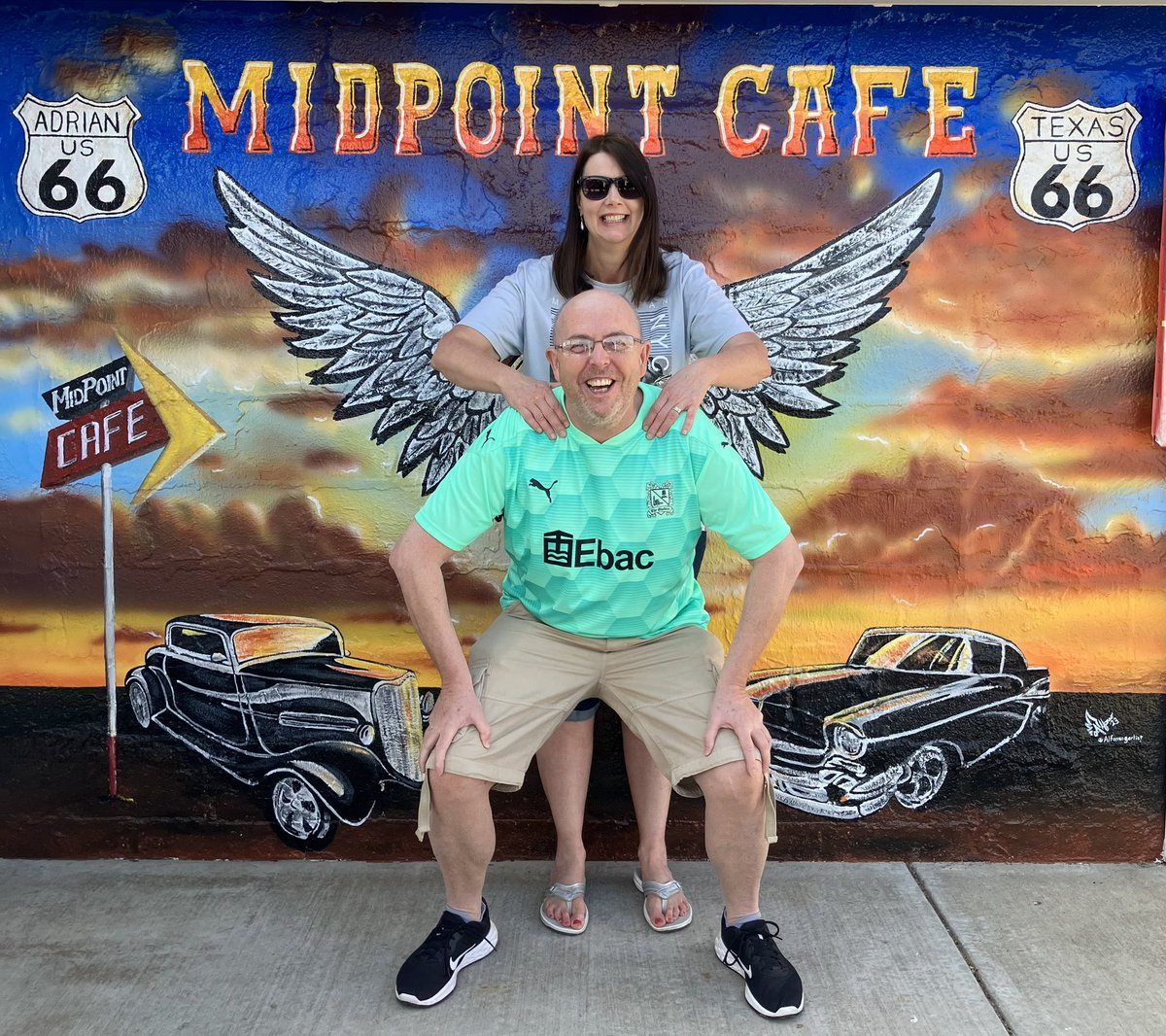 SezzaWalton's tweet photo. Wow what a ‘Route 66 Holiday ‘ - arranged to our requirements by Chris Coulter @DialAFlight 
Chicago to LA: 7 States, 11 Hotels , 2662 miles, amazing location and fabulous memories !
Thanks @DialAFlight 👏🏻 https://t.co/NzRL16vRvh