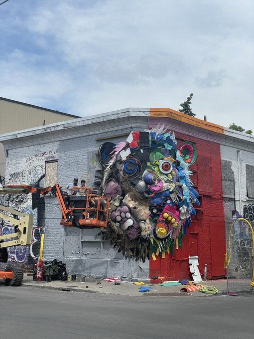 Creative Montreal for #Mural festival 🌸✨✨ …I’m in love with this mixed media piece that’s using trash