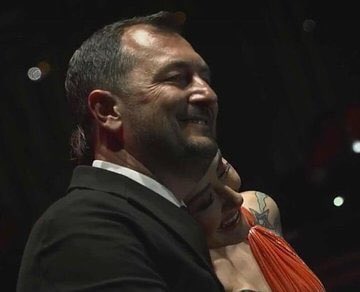 kceliker9596's tweet photo. Cüneyt Yüksel … sarılacağına halkın değerlerine sarılsaydın… ibret olsun… https://t.co/qbk8ITmr4X