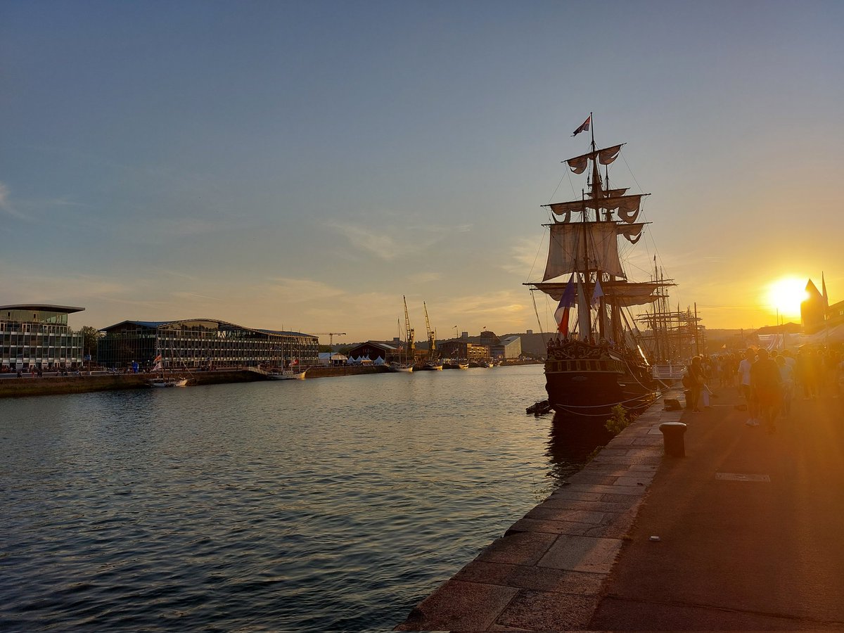 Salut la Normandie !
Cette journée sera à votre image : vous brillerez comme le soleil par votre intelligence ☀️ et les températures seront aussi chaudes que votre summer body 🥵
Bonne journée bande de bombasses et joyeuse fête aux Aurélien !