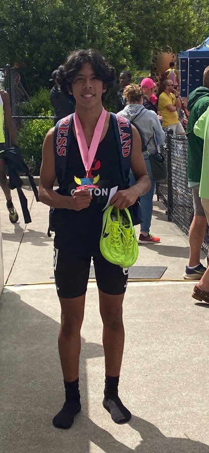 Jeremy Gaitan finished third at the Brooks Junior Boys 800 Meter Run in Renton, Washington. Jeremy had a 4 second personal best in the race by running 2:00.92. Great job Jeremy! #southpride