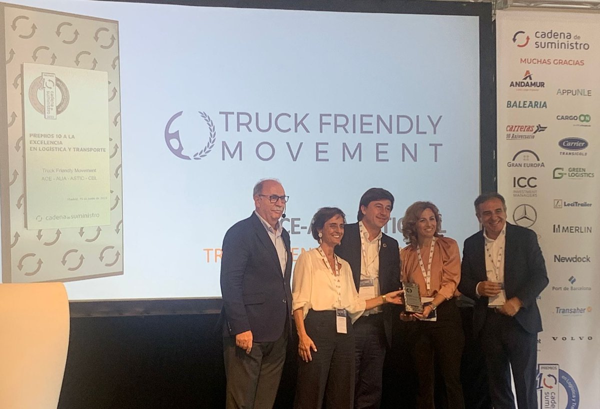 Una inmensa alegría ver que la revista @cadesum premia a @TruckFriendlyMv, movimiento que persigue mejorar las condiciones laborales de los conductores y que impulsamos junto a @ace_cargadores, @CELlogistica y #ALIA. #Premios10Cadesum