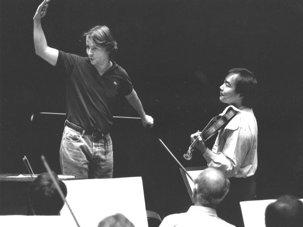 #ThrowbackThursday Rehearsing with <a href="/esapekkasalonen/">Esa-Pekka Salonen</a> and the <a href="/LAPhil/">LA Phil</a>. 

Check out our recording of our Prokofiev Violin Concertos 1 &amp; 2: bit.ly/43Fogw4