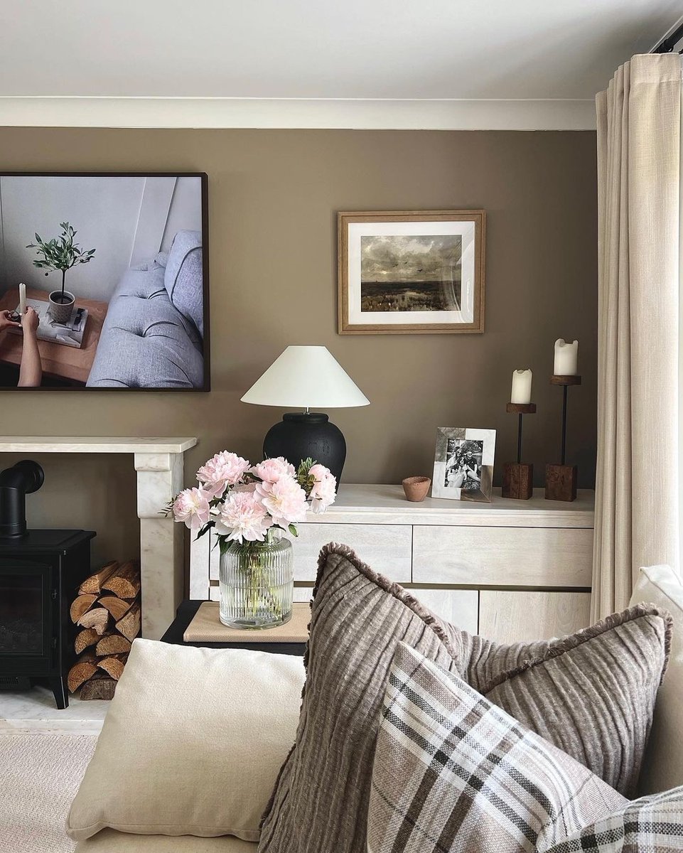 hauteflorist's tweet image. Fluffy pink peonies are the perfect accessory for any home 🤍

#hauteflorist #luxuryflowers #haute #florist #flowerdelivery #flowersubscription #eventflowers #luxuryeventflowers #luxuryinteriors #wildflowerarrangements #asseeninvogue 
#peonies #peonyseason #pinkpeonies