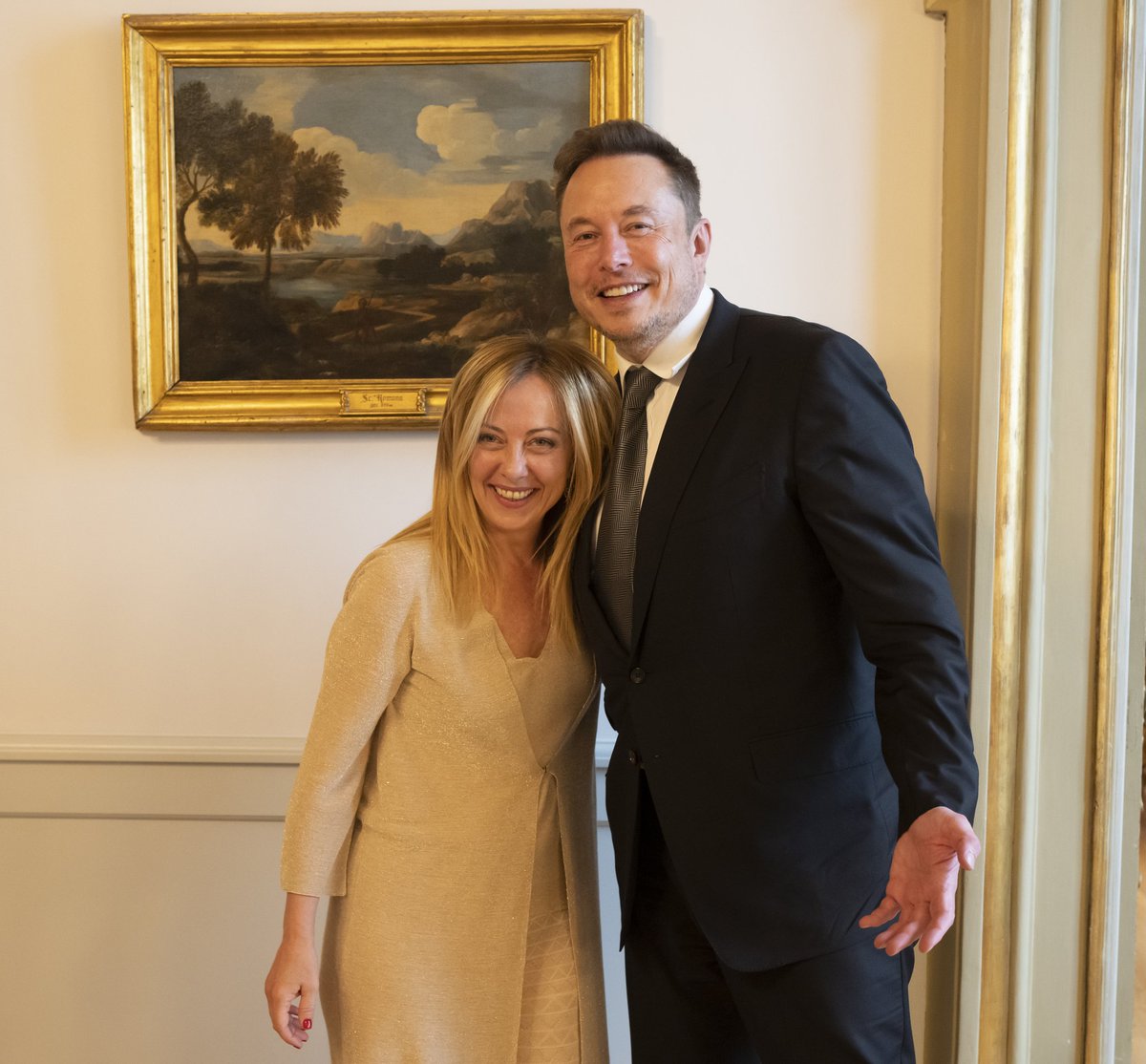 Ho accolto con grande piacere oggi a Palazzo Chigi @elonmusk. Un incontro molto proficuo e un momento di grande cordialità dove abbiamo affrontato alcuni temi cruciali: innovazione, opportunità e rischi dell'intelligenza artificiale, regole europee di mercato e natalità. Avanti…