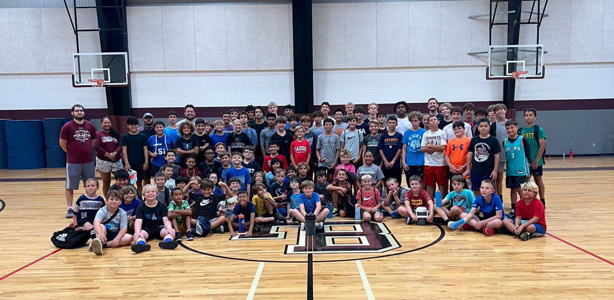 FBHornetHoops's tweet photo. FINISH STRONG❕💪 

An excellent day to finish off a great week of Hornet Basketball Camp❕ Missing a couple of awesome campers from the photos, but we had 9️⃣6️⃣ Hornets get better this week❕

Thank you parents for allowing us to share the game with your child❕

#TOGETHER #CPH https://t.co/wIJNElo1FS