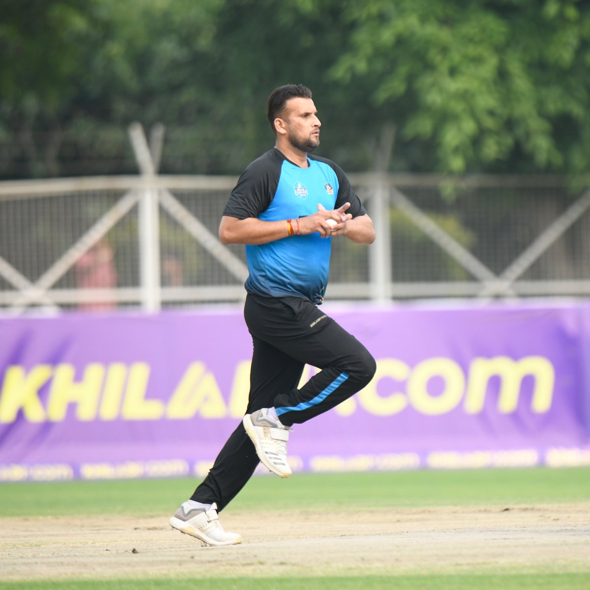ipcaofficial's tweet photo. Unleashing his bowling prowess on the grand stage of the 'Khiladix Legends Cricket Trophy 2023', Ishwar Pandey mesmerizes fans with his unrivaled skill and precision.
@khiladixofficial @pandey_ishwar

#Khiladix #legendswillrise #LCT #T20 #Cricket #ipca https://t.co/I7Nt0gjn4d