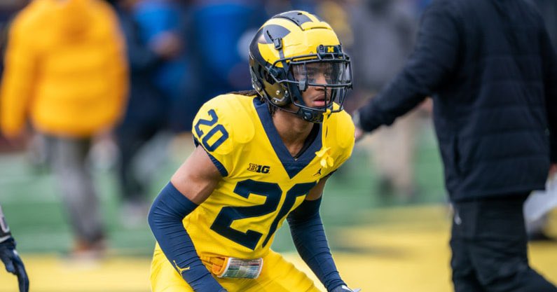 Michigan CB Jyaire Hill (@JyaireSuga) on freshman season goals: “I’m trying to get on the field, make the family proud” #GoBlue

Exclusive: on3.com/teams/michigan…