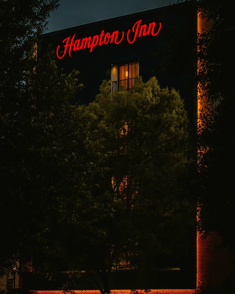 jakerhodes1001's tweet photo. Hampton Inn at blue Hour

#columbusgeorgia #columbusga #colga #photography #columbusgaphotographer #columbusgaphotography #historiccolumbusga #uptowncolumbusga #downtowncolumbusga #muscogeecounty #chattahoocheeriver #JAKEcjRHODES #nightphotography #blueh… https://t.co/BYFrCEmuyN https://t.co/UfTIpVhv2Z