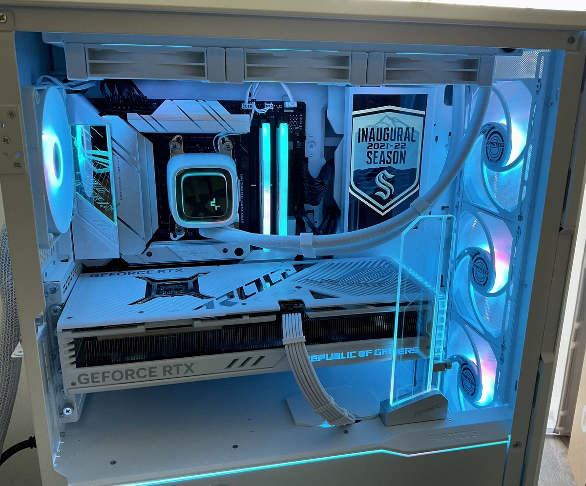 I think I may be getting a bit carried away with my <a href="/SeattleKraken/">Seattle Kraken</a> themed PC build lol. Going to add some system monitoring stuff to the LCD in the case but she’s close to done! Geek mode engaged!