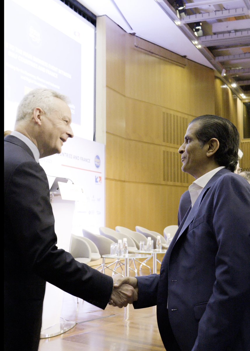 بحضور  وزير الصناعة والثروة المعدنية السعودي، ووزير الاقتصاد الفرنسي وفي إطار علاقات التعاون الاقتصادي الاستراتيجي بين #السعودية و #فرنسا
سعدت بالمشاركة في منتدى الأعمال بين دول الخليج العربي وجمهورية فرنسا والذي استضافته العاصمة الفرنسية باريس تحت عنوان رؤية الخليج، حيث تمت