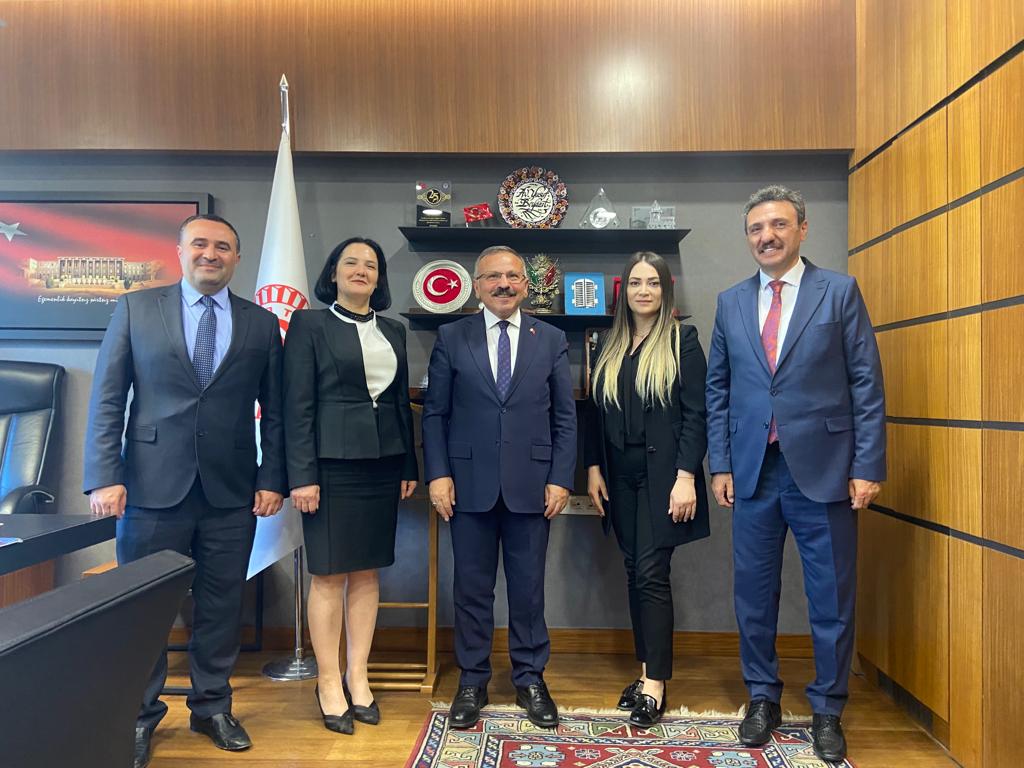 yusufbeyazit60's tweet photo. Gazi Meclisimizde misafir ettiğimiz, Tokat Kent Konseyi Başkanı Abdullah Gürbüz, Başkan Yardımcısı Melih Sağıroğlu, Engelli Meclisi Başkanı Ayşe Gündoğdu ve Yönetim Kurulu Üyesi Suna Köten'e ziyaretlerinden dolayı teşekkür ediyorum. https://t.co/qLMsMgSmw6