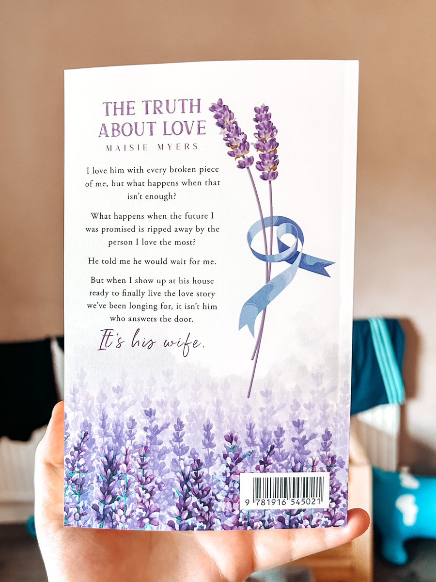 _maisiemyers's tweet photo. Special edition cover of The Truth About Love in the Romance Reader Book Box UK summer box ☀️ https://t.co/1xIAhvKtLI