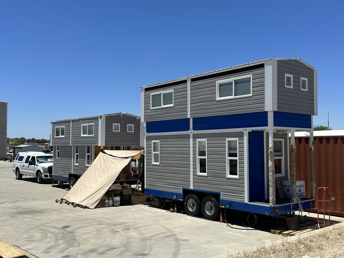 WilderwiseHomes's tweet image. Our worksite in #Tucson, AZ! 🌵 With the heat increasing every day, we&apos;re grateful for the robust insulation &amp;amp; powerful mini-split AC units that we&apos;ve installed in each home 😎 And so the progress continues... We can&apos;t wait to show you the finished interiors! #arizona #tinyhouses