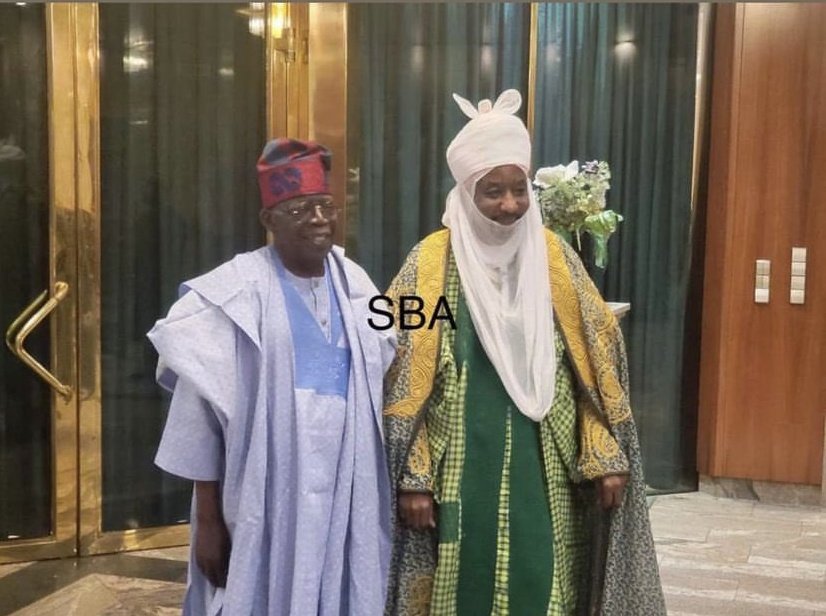 Imranmuhdz's tweet photo. President Tinubu and Sanusi Lamido Sanusi earlier today in the Villa. @NTANewsNow handler oya beat this one 😎😂 https://t.co/UCMdDHvRab