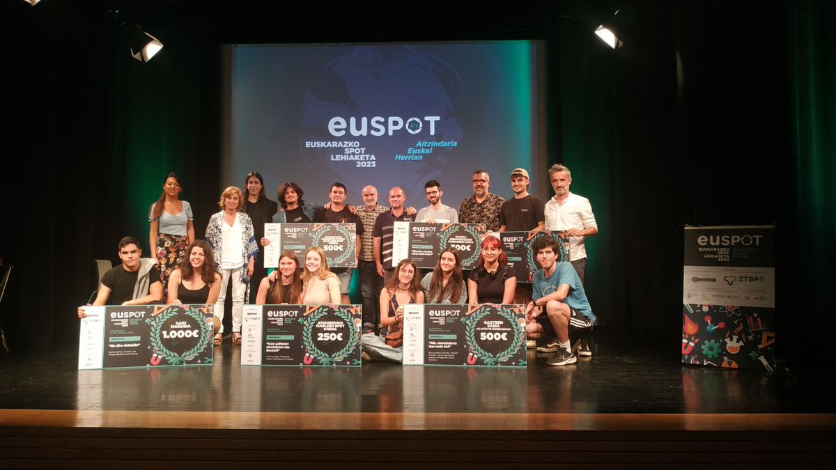 🎉🎉 Gorka Santos eta Haizea Bedialauneta <a href="/MUnibertsitatea/">Mondragon Unibertsitatea</a>|ko #IKO Ikus-entzunezko Komunikazioa graduko ikasleek irabazi dute <a href="/euspotLehiaketa/">EUSPOT LEHIAKETA</a>|ko sari nagusia. 12. edizio honetan, 149 spot aurkeztu dira, zorionak denei!