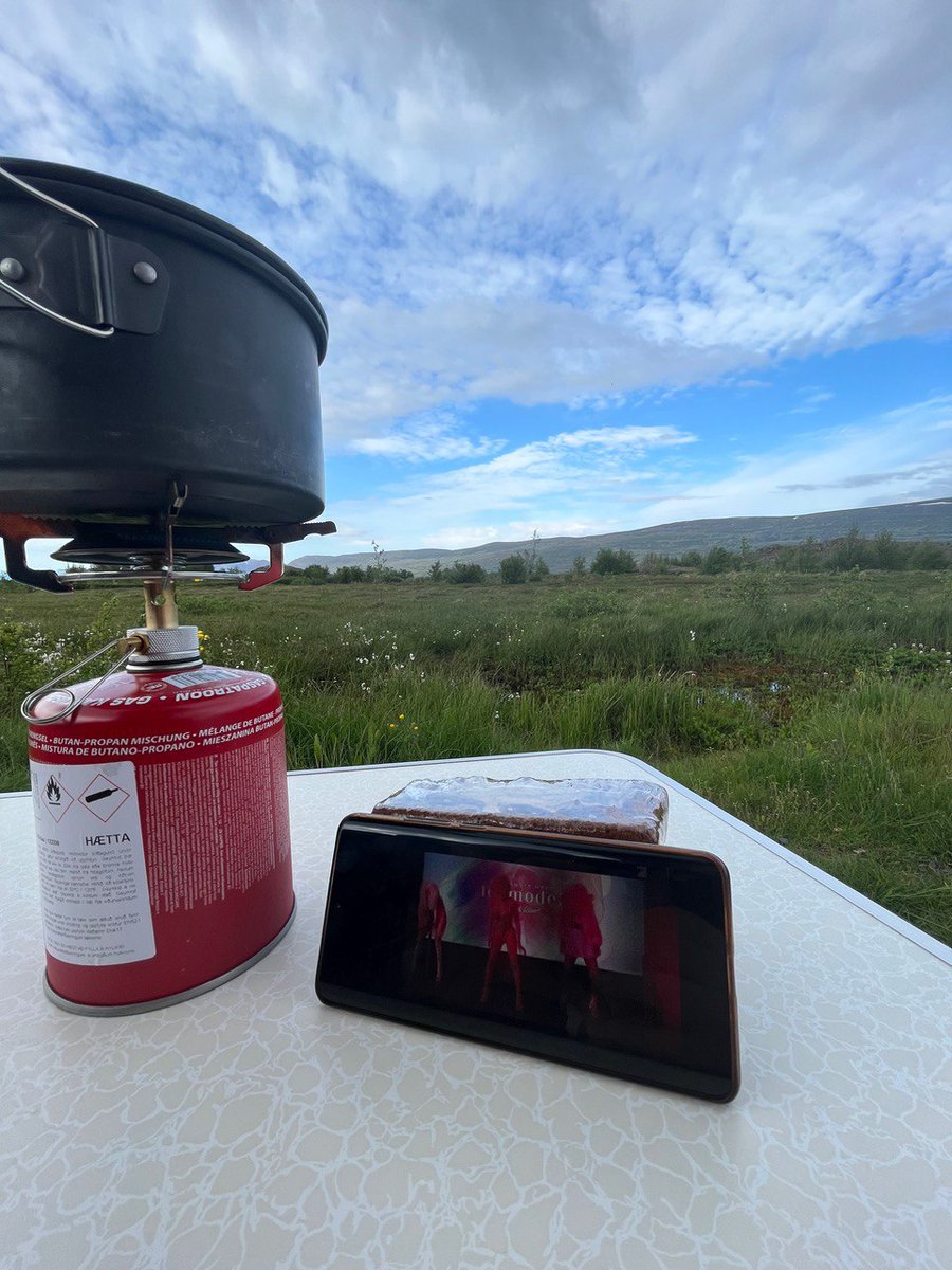 justGNTMthings's tweet photo. GNTM Finale im Island Urlaub 🇮🇸
#gntm https://t.co/wlANoZl4i6