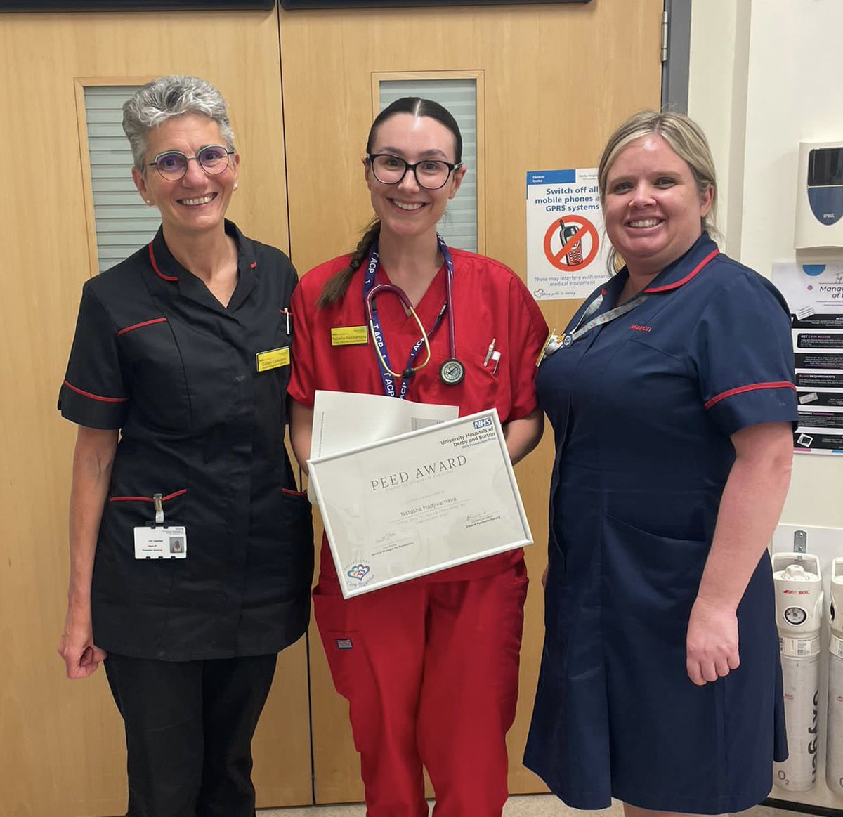 gilljen45's tweet photo. Super proud @UHDBTrust 2 winners #Paeds -#makingadiffernce- Dolphin Ward. #PEEDaward- #Tash Congratulations @EmmaJBarnes @ianlewins https://t.co/KNCZmPDkka