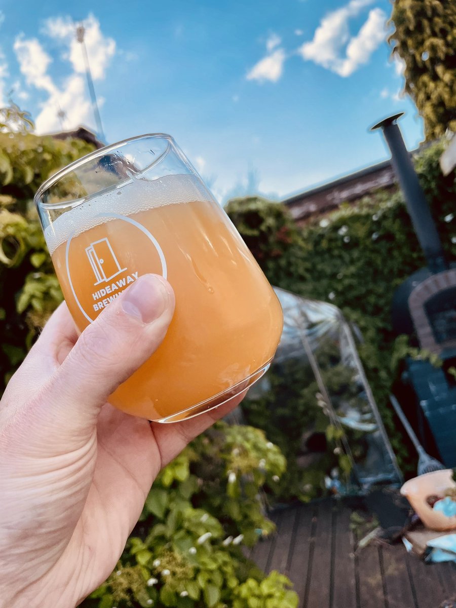 Nice glass of #PARALLEL in this heat is great. Passionfruit and Grapefruit notes from Amarillo and Strata. #WHCBOND really brings out the soft fruitier and malty flavours as an English yeast would.