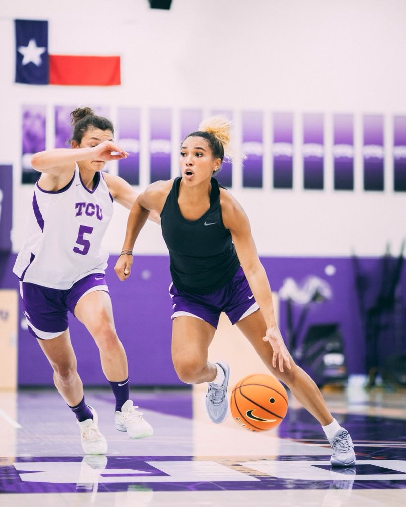 tcuwbb's tweet photo. Those summer nights in the gym 👌

#GoFrogs https://t.co/ZSg0xIQeRD