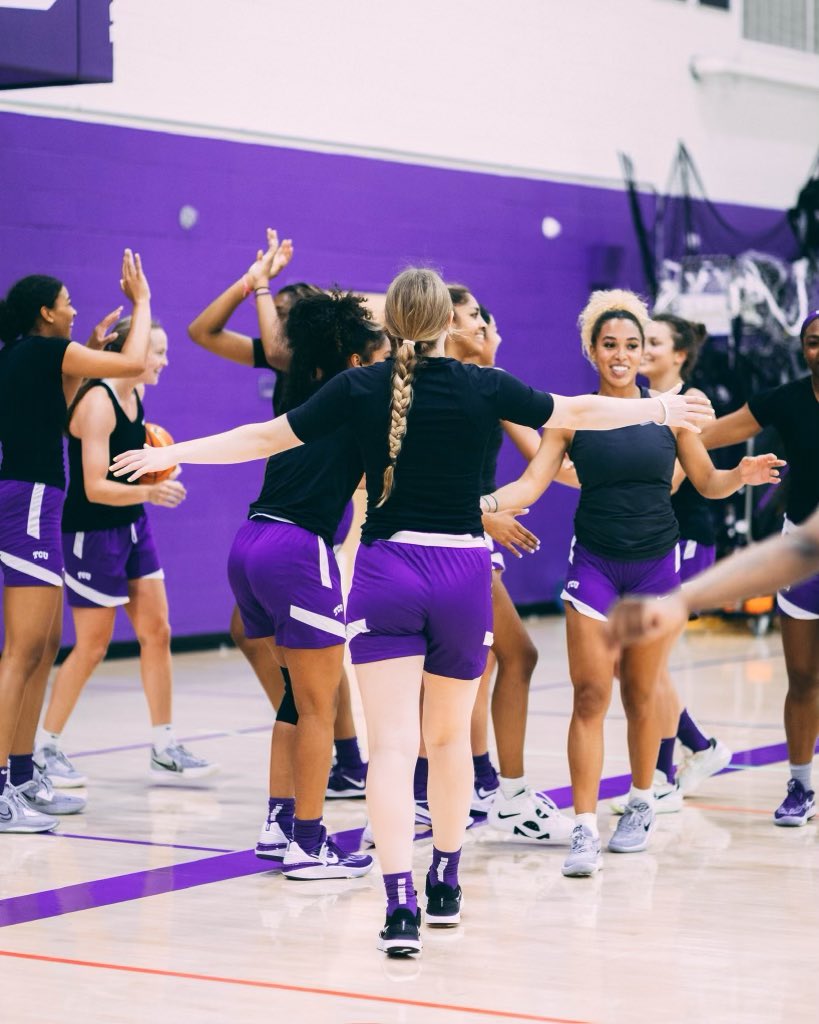 tcuwbb's tweet photo. Those summer nights in the gym 👌

#GoFrogs https://t.co/ZSg0xIQeRD