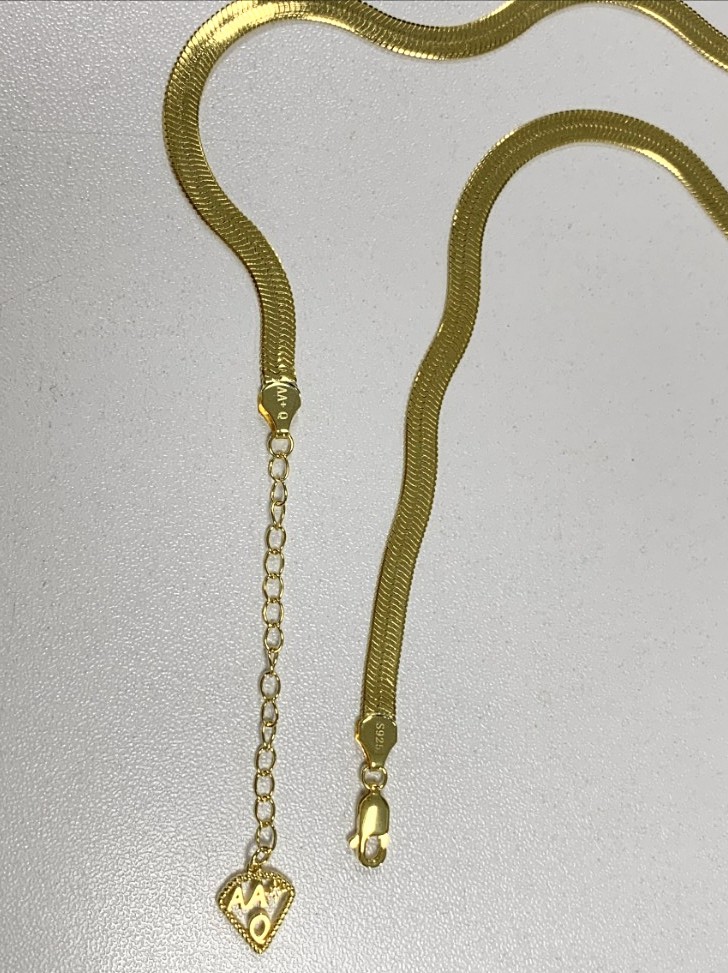 Undeniable Enthusiasm💎 AA+ Q custom pure 18k gold vermeil herringbone necklace (High Density | × more gold content) 🛍️@aaquatif #aaquatif #customdesigns #aaq #trending #herringbone #18k #gold #necklace #choker #luxury #designerbrand #etsy #poshmarkcanada #poshmark #fashion
