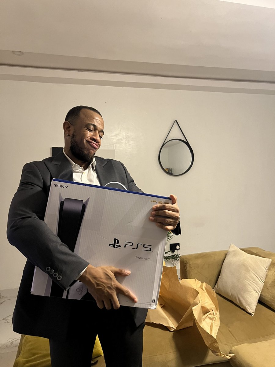 JeSuisChiby's tweet photo. She doesn’t know she’s made a mistake. It’s me and this ps5 for life, well, till ps6 https://t.co/MjZPNAPBKe