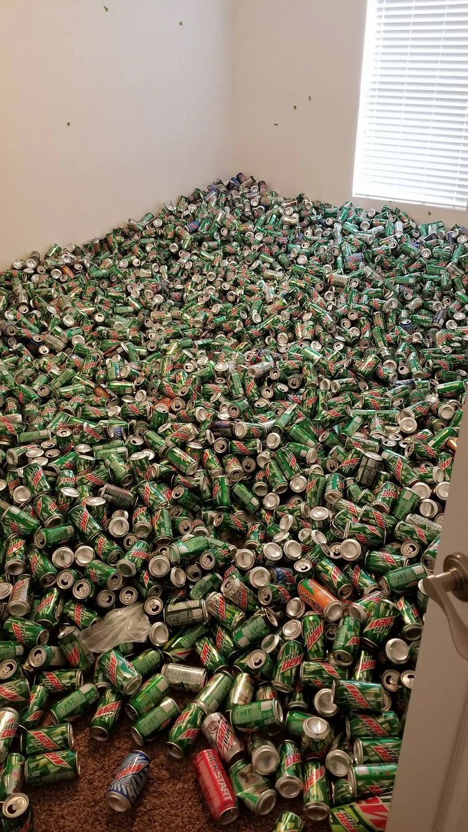 TheManMcCrea's tweet photo. @WalleParodyShit Have fun with my bedroom! https://t.co/zSCANhFpB3