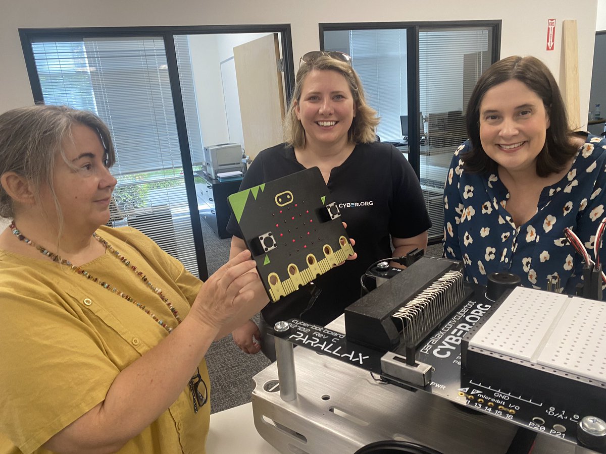ParallaxInc's tweet photo. This fully functional cyber:bot is a 5x version of the actual classroom kit! See it at @cyber_dot_org EdCon 2023 in Mesa AZ next week! @LaurieSalvail @cyber_dot_org @KatieHenryDays @microbit_edu @ParallaxKen https://t.co/yteSkqk9zB