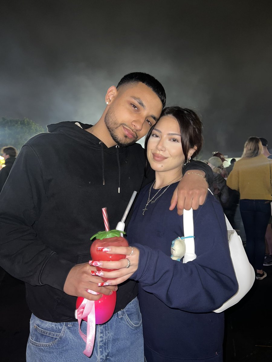 babyylawn's tweet photo. summer nights w my man> https://t.co/p2oHlJHoUw