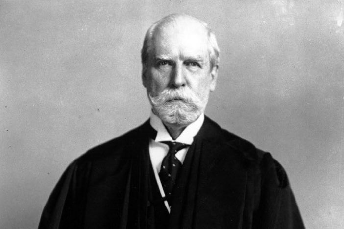 « Quand on perd le droit d'être différent, nous perdons le privilège d'être libre. »
Charles Evans Hughes