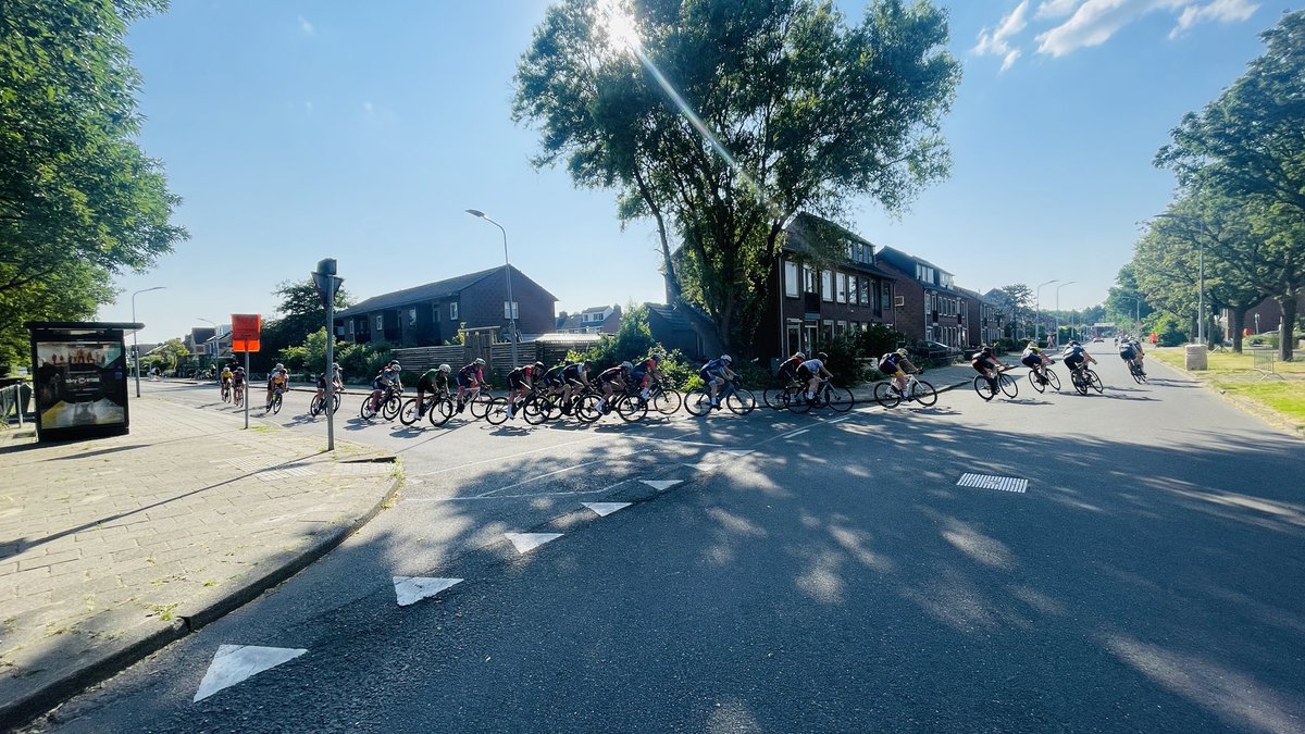 Vandaag “donderdag 15 juni 2023” stond in het teken van de jaarlijkse wielerronde van Rijsenhout, dit jaar voor de 57e keer, wederom met een j in ntwtnationasl tintje.
Levering van JURY-/audiowagen met gastvrouw, Truss brug, BOSE geluidsinstallatie en 12 portofoons.