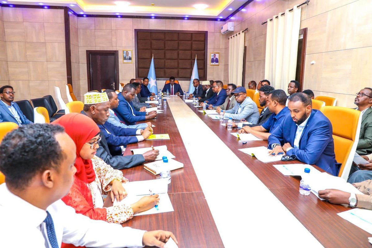 HAraxeey's tweet photo. Honored to share insights from today's Cabinet meeting chaired by President @MrQoorqoor. Discussions on security, electoral law &amp; the NCC's agreement led to majority approval. Proudly, we also ratified #Galmudug's Land Law. Welcome to Gadoon &amp; Godinlabe our two newest districts. https://t.co/eSCouSW7jN