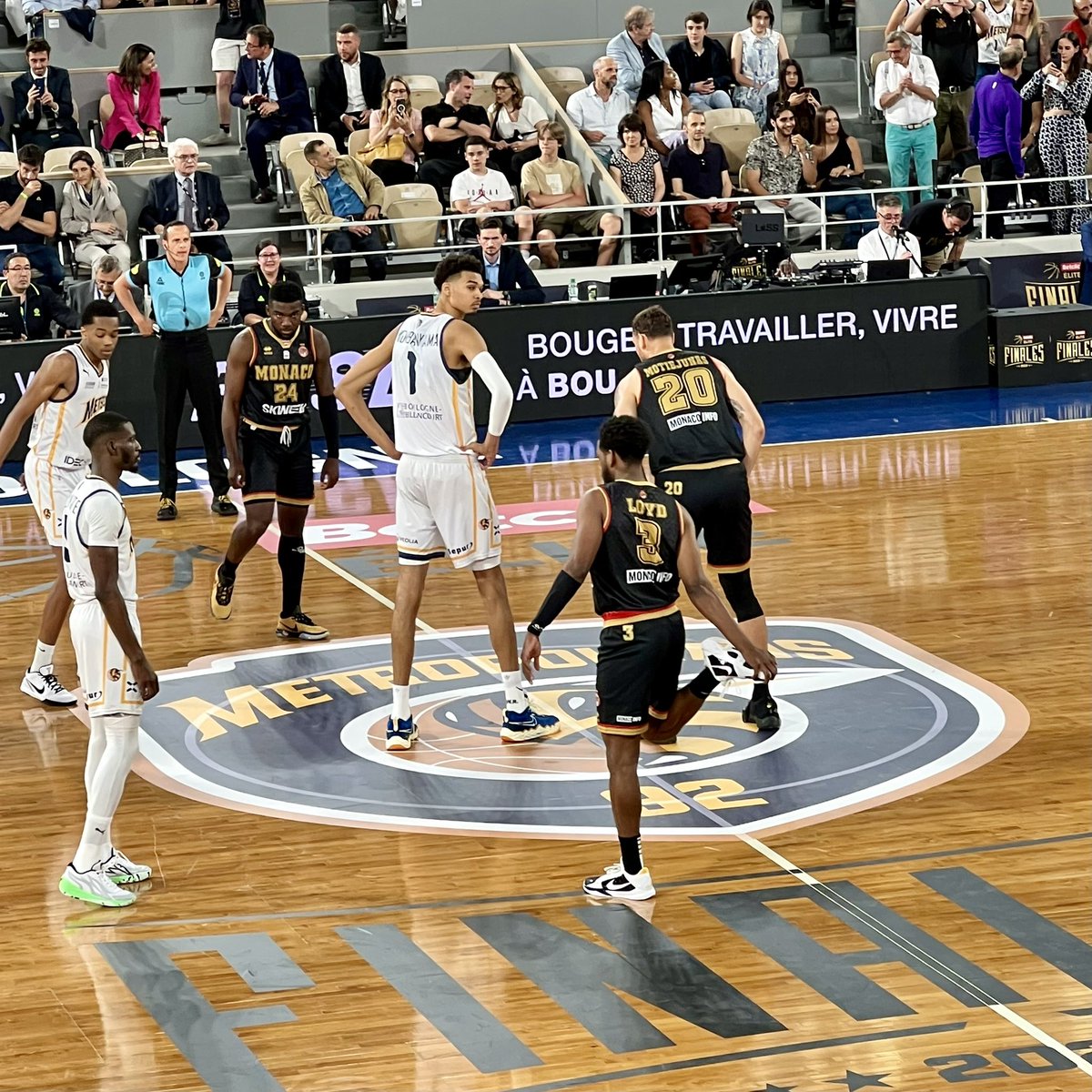 SorareNBAStrat's tweet photo. Hopefully not @vicw_32 last game before wearing a Spurs jersey https://t.co/0E39IW9GrP