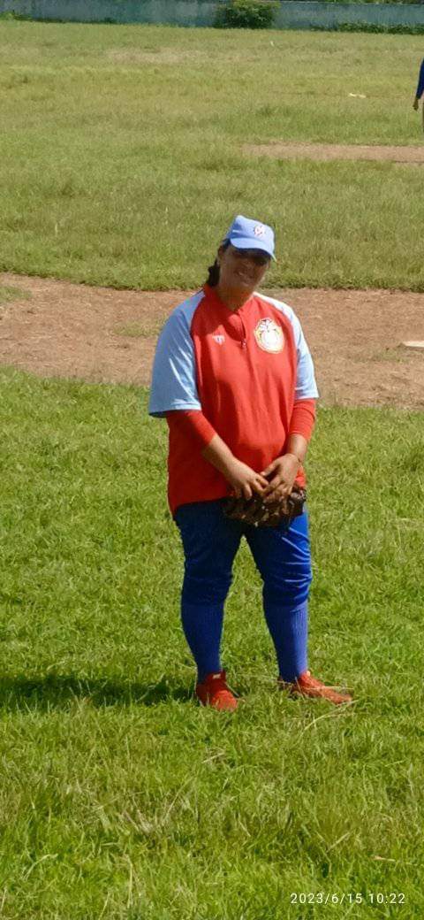 FctGallardo's tweet photo. Ella es Dainary Morales, joven estudiante de la Facultad de Ciencias de la Cultura Física y el Deporte, es la primera  mujer en participar en un juego de Béisbol de los #ITABOS. La #UniversidadCubana es Inclusiva #Cuba #GuerrerosDeLaUNICA @CubaMES @WalterBG_MES @marthadelcmv https://t.co/EvoiGRaeDo