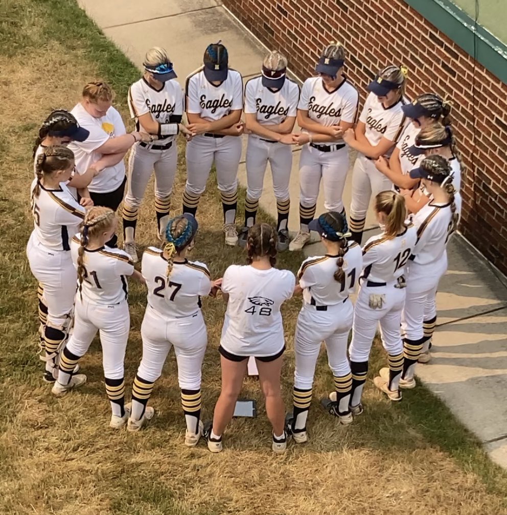hartlandsball's tweet photo. 💛💙HARTLAND SOFTBALL IS HEADED TO THE STATE CHAMPIONSHIP!💙💛

Hartland- 4
Lake Orion- 0

#FAMILY https://t.co/ubPD7arV67