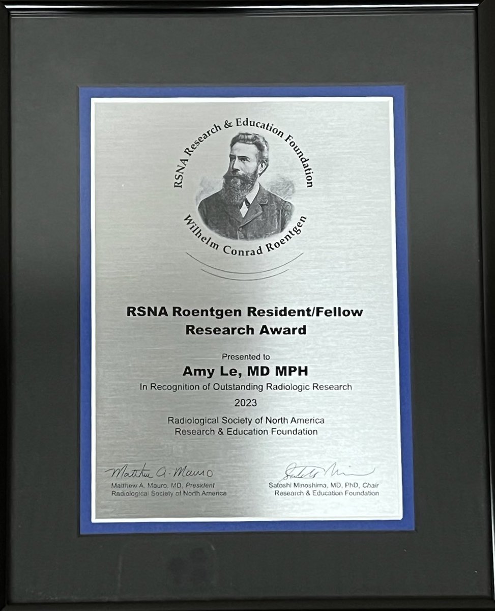 We are proud to present the @RSNA Resident Research Award this year to our ⭐️ graduating resident @AmyLeMDMPH for her research achievements and outstanding productivity! Also congrats on passing the clinical boards! #Superstar #WomenInMedicine #WomenInScience #radonc