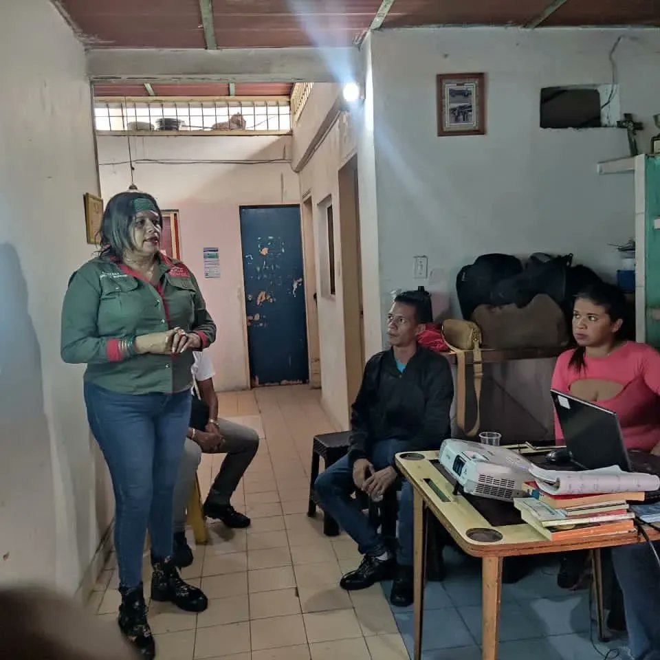 Lina_Ron_2023's tweet photo. #15Jun | De Leyes Hablamos las Mujeres con el Pueblo. Comisión Permanente de las Familias: La libertad de Religión y de Cultos. Con Nuestra Diputada de la Patria @janitza_rondonvzla Y El Comando Lina Ron.
#comandolinaron
.@NicolasMaduro .@dcabellor .@PartidoPSUV .@VTVcanal8 https://t.co/N20fM8JSwl