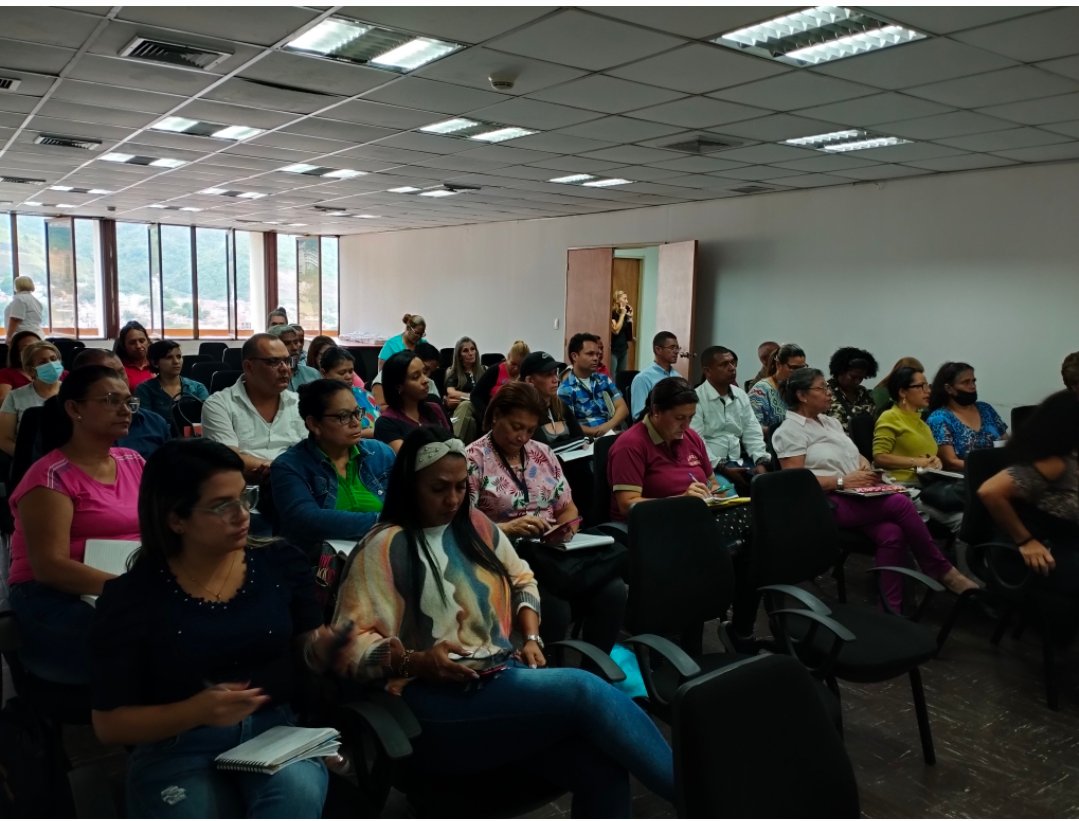 Trabajo en equipo 🤝

Nuestro Pdte. <a href="/pedrodiazg59/">Pedro Diaz</a>  ¡Presente! En el encuentro con los Directores de los Centros de Desarrollo de la Calidad Educativa y Directores de Distribución Local de Caracas, articulando y revisando programas y proyectos para obtener un #PAE de calidad.