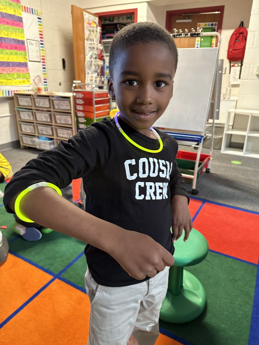 MrsKowalevicz's tweet photo. Weβre glowing just thinking about how tomorrow is the last day of first grade!! πβ€οΈβπ₯#GlowDay #EOYcountdown #FunInFirst #AlmostSecondGraders #APSisAwesome @RandolphStars https://t.co/tW4UdSFw0C