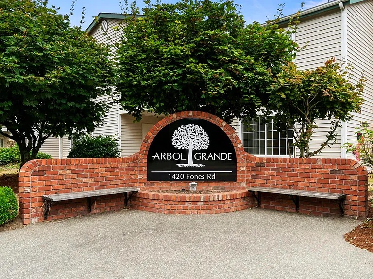 I am excited to share Venture's newest acquisition, The Arbol Grande Apartments located in South Olympia! 
I want to give a big thanks to all our investors who put a lot of trust in our acquisitions and investment division as well as our asset management.