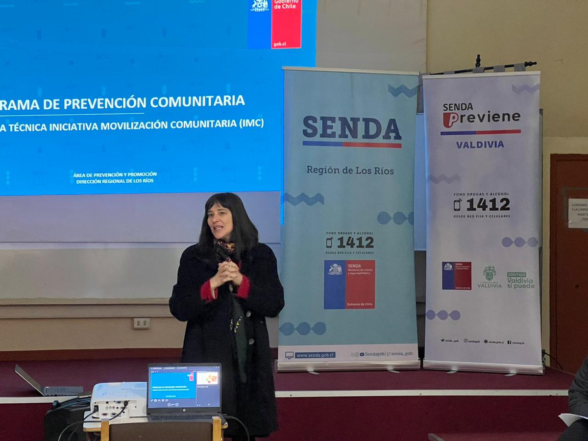 🏘️👨‍👦👨‍👩‍👧‍👦👩‍👧‍👦 Porque #MásComunidadMásPrevención, el sector de Barrios Bajos de Valdivia contará con el programa de prevención comunitaria de SENDA.

Junto a vecinas y vecinos del barrio, la directora de SENDA @NataliaRiffo y la titular de @SENDALosRios lanzaron la iniciativa.