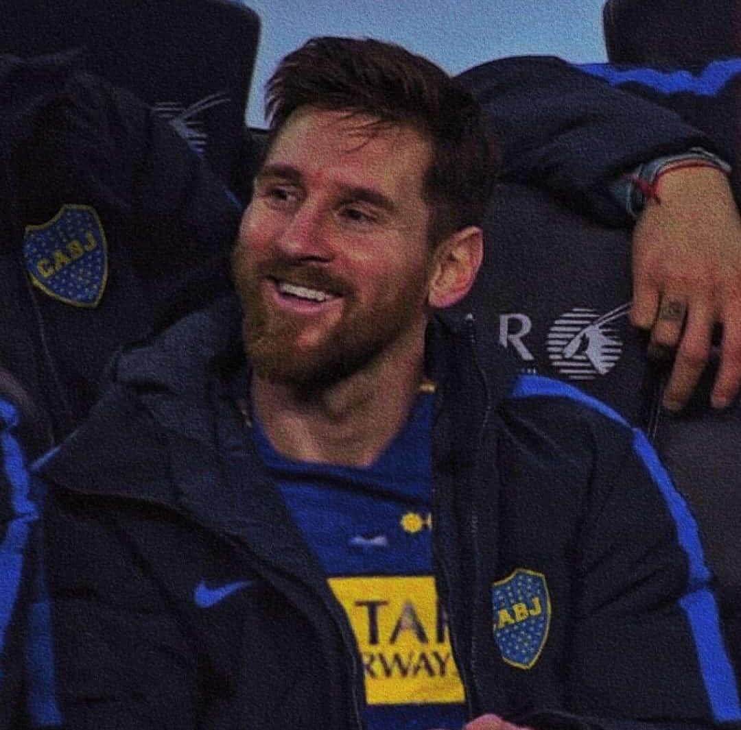 _JugadorNro12's tweet photo. El sueño de las pibas: *Acampar 8 meses para estar  a menos de media cuadra de Taylor paty*

El sueño de los pibes: https://t.co/mFXHOAzj3z