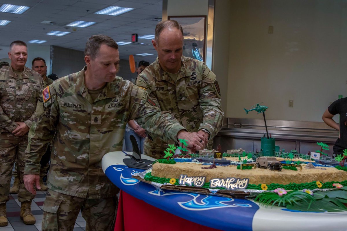 Take a look at that! 🎂👀 Congrats to Cantigny Warrior Restaurant for their big win in the post-wide baking competition in honor of the Army’s Birthday! The beach themed cake honors the memory of the #BigRedOne Soldiers who laid down their lives at the beaches of Normandy.