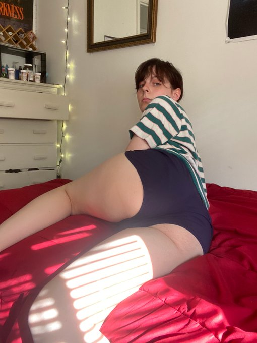 BUTT https://t.co/YUT3EmBtfV