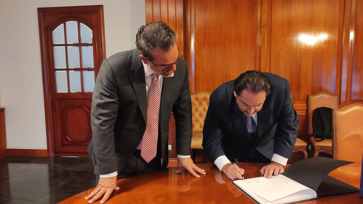 OLACDEORG's tweet photo. #AGENDAOLADE #Encuentro El Canciller de #Ecuador, @GustavoManriq_M, y Secretario Ejecutivo de OLADE @AndresReboll dialogaron acerca de cooperación y el trabajo del organismo para impulsar la #integración energética,  junto a las iniciativas para celebrar 50 aniversario de OLADE. https://t.co/7pK7Co0qYI
