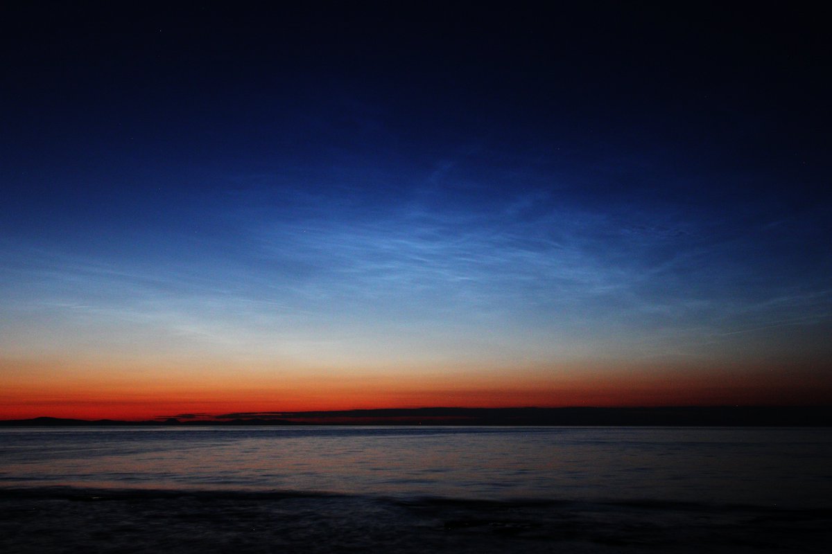 Noctilucent clouds currently from Burghead #StormHour