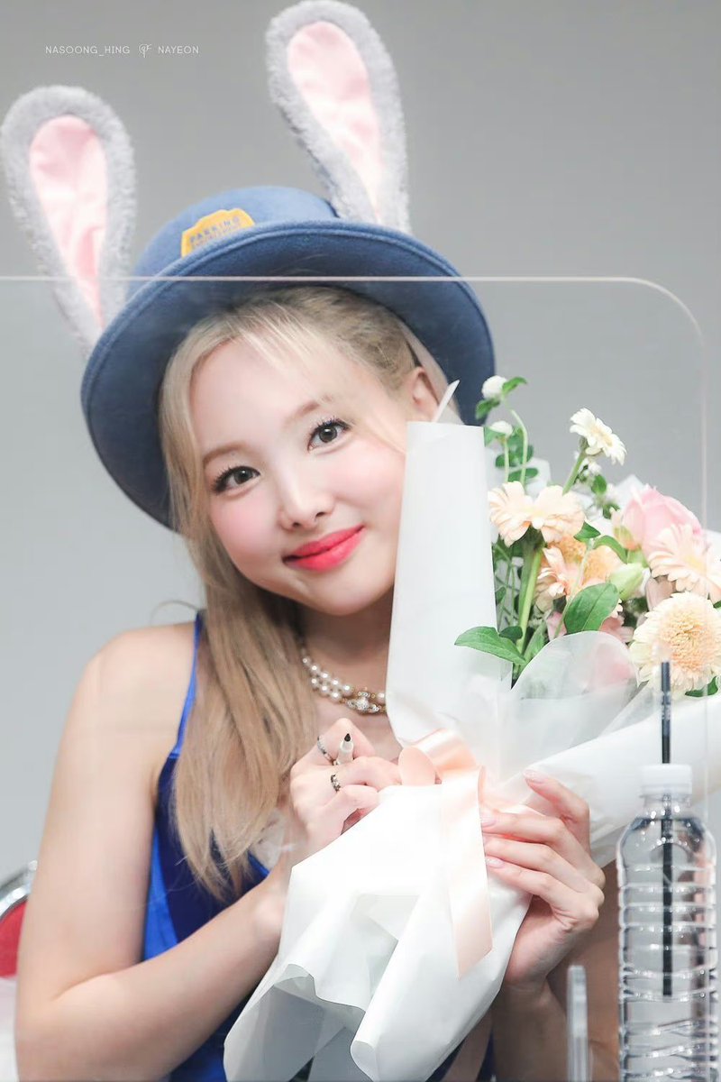 bunny_kinder's tweet photo. Nayeon 💙🤍🐰

#TWICE #트와이스 #ONCE #NAYEON #나연 #ナヨン #TwiceFanart #林娜璉 https://t.co/l74HjCCSWD