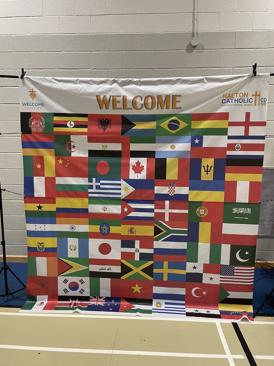 Everybody learning from everybody; having a great time at the <a href="/HCDSBWelcome/">HCDSB WelcomeCentres</a> Cultural Fair! #hcdsbesl #hcdsbml